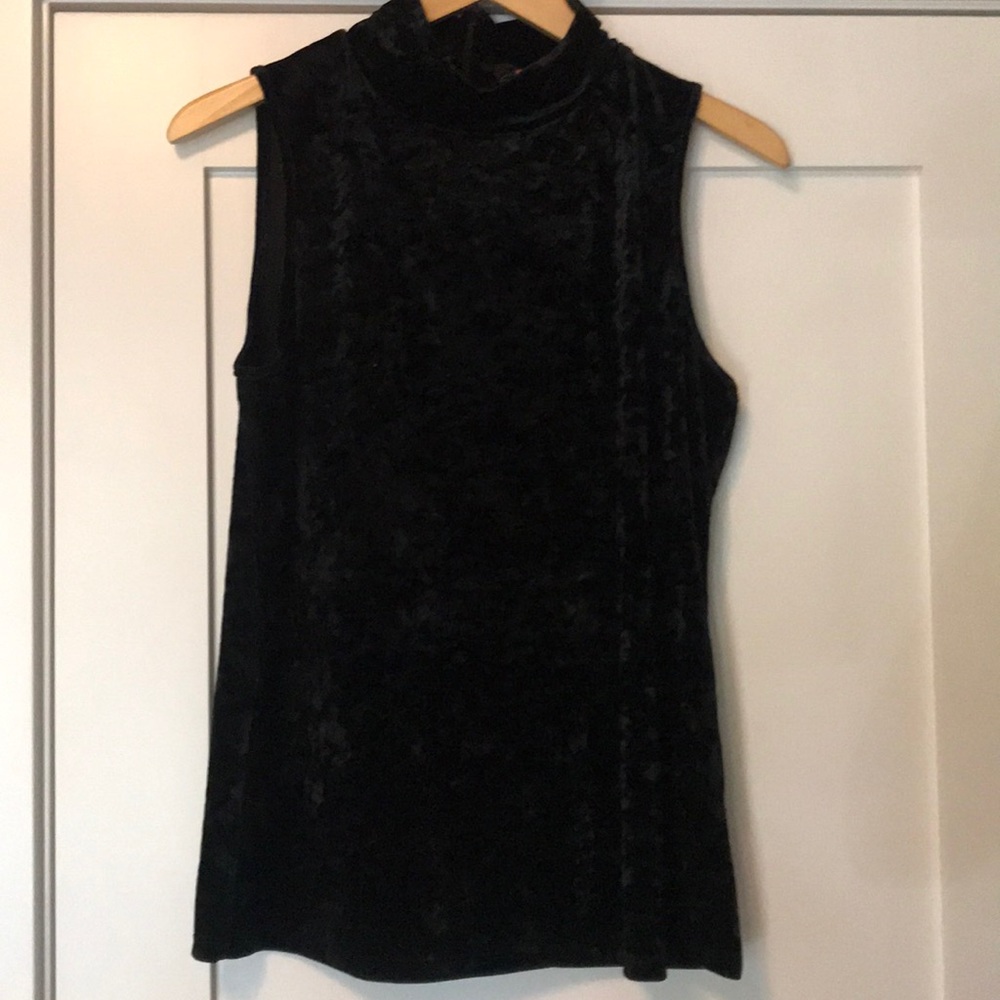 Velvet sleeveless blouse